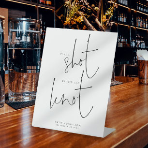 Neem een foto van het huwelijk. reclamebord met voetstuk