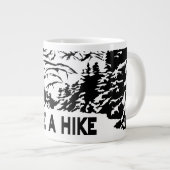 Neem een Hike quote monochrome berglandschap Extra Grote Beker (Voorkant rechts)
