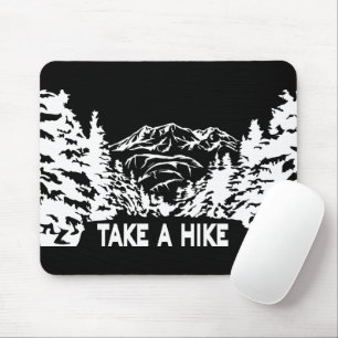 Neem een Hike quote monochrome berglandschap Muismat