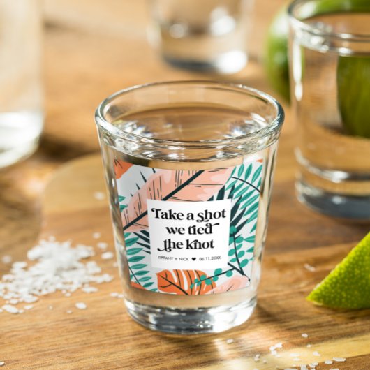 Neem een tropisch strand bruiloft shot glas
