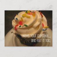 Neem je cupcake en eet hem ook op