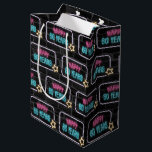 Neon 60th Birthday Sign On Brick Medium Cadeau sac<br><div class="desc">Panneau de néon brillant avec une étoile sur le mur de la ville en briques foncées pour 60ème anniversaire.</div>
