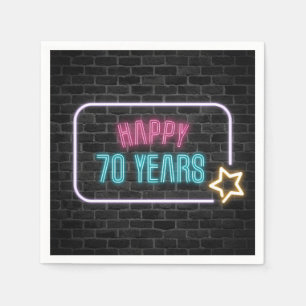 Neon 70th Birthday Marquee op Brick Wall Servet