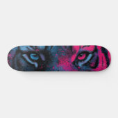 Neon Blauw en Roze Close-up van Tijgerogen Skateboard (Horizontaal)