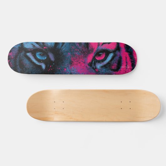 Neon Blauw en Roze Close-up van Tijgerogen Skateboard (Horizontaal)