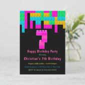 Neon Building Blocks 7e anniversaire Invitations (Debout devant)