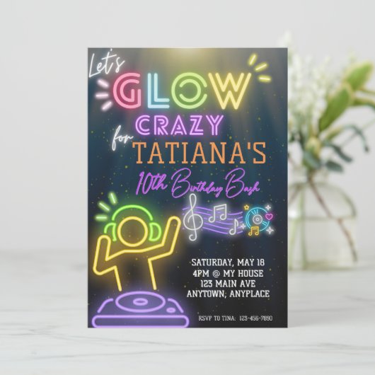 Neon DJ Glow Party verjaardagsuitnodiging Feestdagenkaart (Staand voorkant)