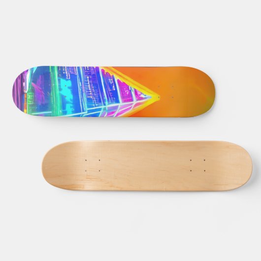 Neon Futuristic hologram Pyramide in Moderne Stad Skateboard (Horizontaal)
