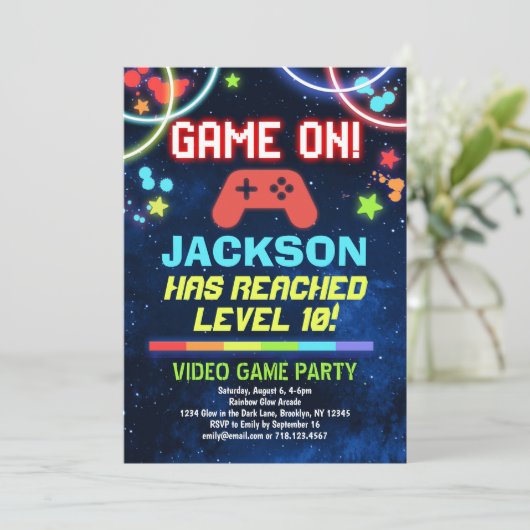 Neon Glow Video Game Birthday Party Uitnodiging (Staand voorkant)