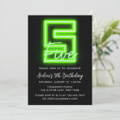 Neon Green 5e anniversaire Invitation (Debout devant)