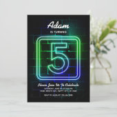 Neon invitation anniversaire Boy 5e anniversaire (Debout devant)