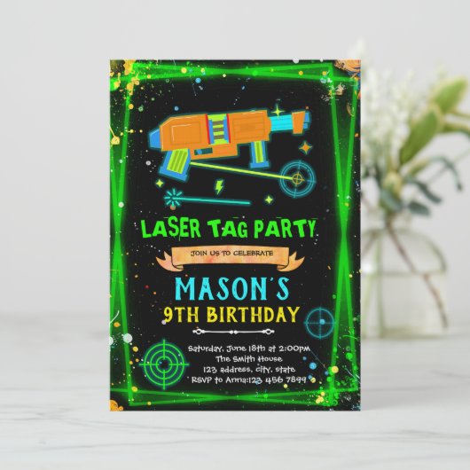 Neon Laser Tag boy theme invitation (Debout devant)