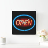 Neon open teken. vierkante klok (Huis)