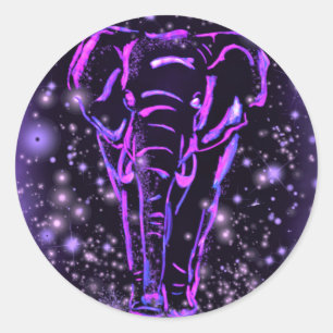 Neon Paars roze olifant loopt op Sterrennacht  Ronde Sticker