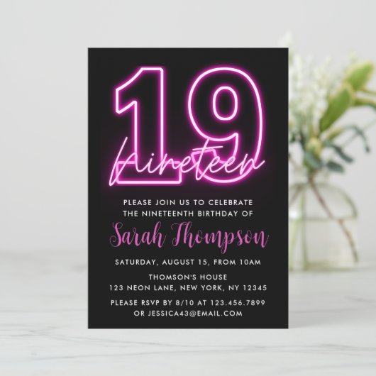Neon Pink 19e anniversaire Invitation (Debout devant)