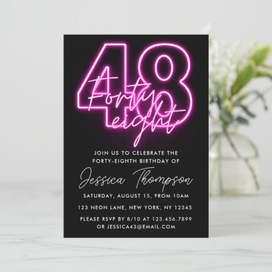 Neon Pink 48e anniversaire Invitation (Debout devant)