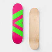 Neon Pink & Green Zigzag Skateboard – Customizable (Recto)
