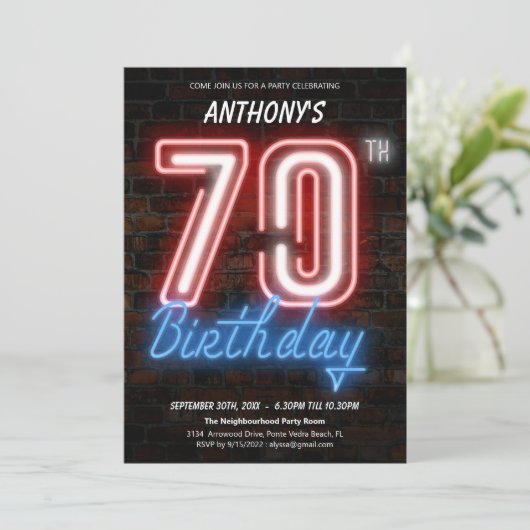 Neon Sign Retro 70ste verjaardag Uitnodiging (Staand voorkant)