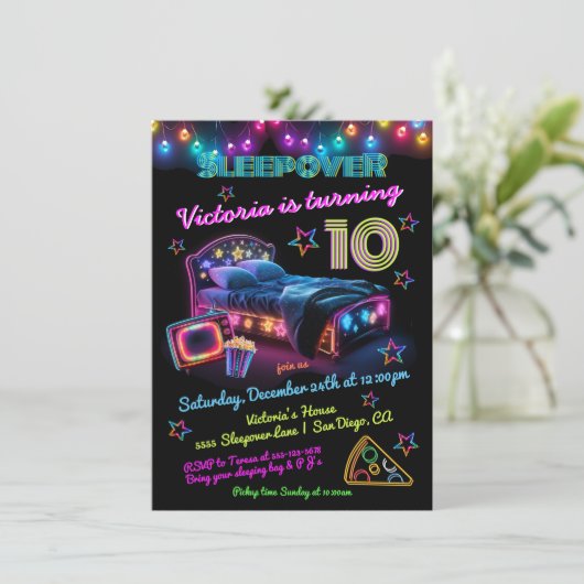 Neon Sleepover Pyjama Party Verjaardag Kaart (Staand voorkant)