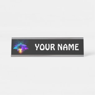 Neon vuurvlieg op zwart bureau naambordje