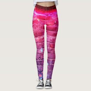 Neonlicht: lege bakstenen muur. leggings