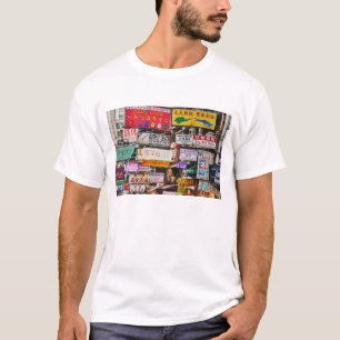 Neonlichten in de straten van Hong Kong T-shirt