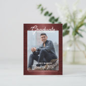 Nep glanzend donkerrood zwart afstudeeruitnodiging briefkaart (Staand voorkant)