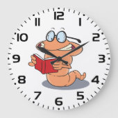 Nerdy Bookworm leest een boek Grote Klok (Voorkant)