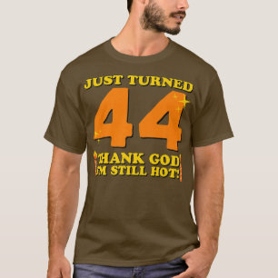 Net 44 gelukkig ben ik nog steeds warm 44e geboort t-shirt