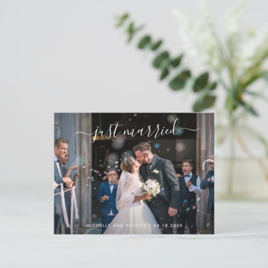 Net gehuwde Elegant Script Photo Elopement Aankondigingskaart (Staand voorkant)