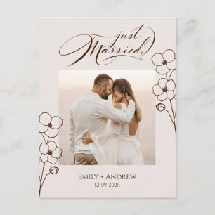 Net Getrouwd Beige Calligrafie Foto Aankondiging Briefkaart