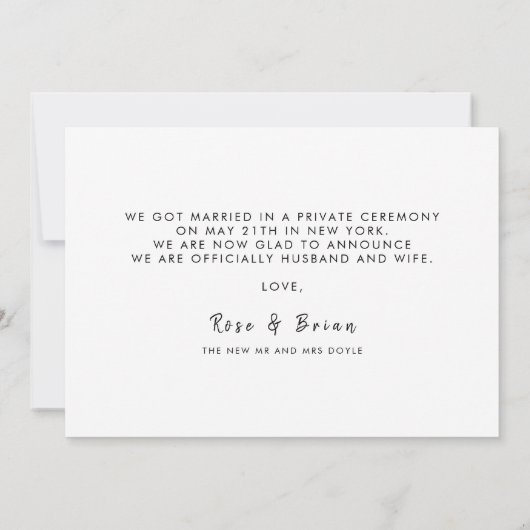 Net getrouwd Elegant Script Wedding Custom Foto Aankondiging (Achterkant)