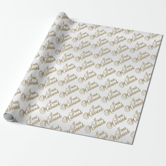 Net getrouwd in Gold Script Font - Weddenschap Cadeaupapier (Uitgerold)