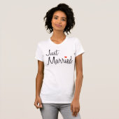 Net getrouwd (script met rood hart) t-shirt (Voorkant volledig)