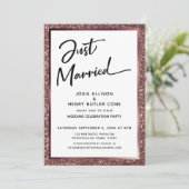 Net Getrouwd Script Roze Goud Glitter Reception Kaart (Staand voorkant)