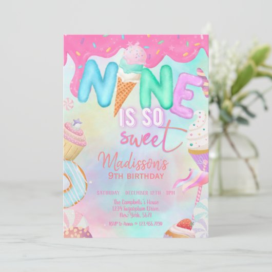 neuf est une invitation si douce (Debout devant)