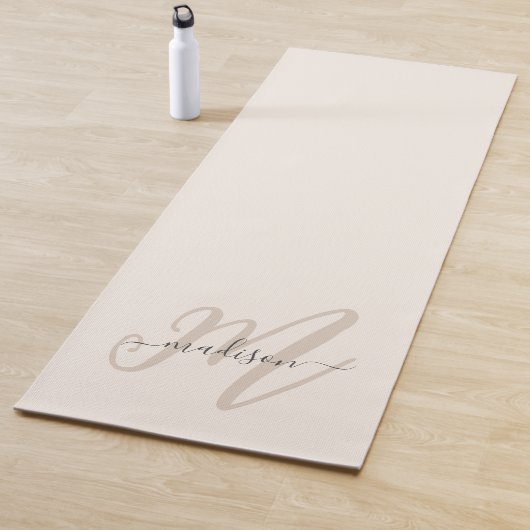 Neutraal Beige Boho Script Monogram en Naam Yogamat (In situ)