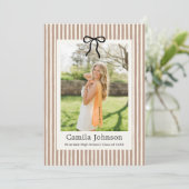 Neutral Striped Graduation Invitation Kaart (Staand voorkant)