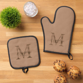 Neutral Taupe and Metallic Gold Monogram Script Ovenwant & Pannenlap Set