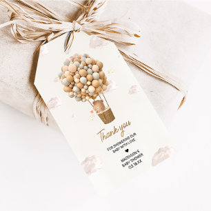 Neutrale hete luchtballon omhoog en weg gunsttags cadeaulabel