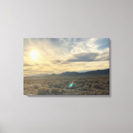 Nevada-woestijnzonsondergang – Gouden lucht boven Canvas Afdruk