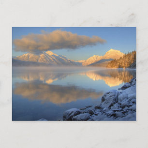 Nevel stijgt op uit Lake McDonald bij erg koud wee Briefkaart