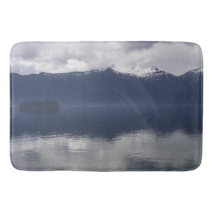 Nevelige Alaskische Zee in tinten blauw Badmat