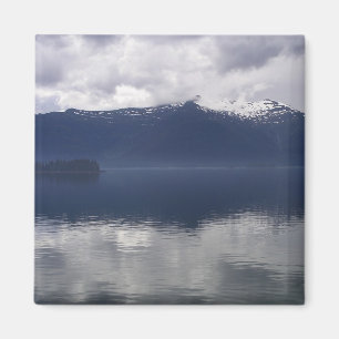 Nevelige Alaskische Zee in tinten blauw Magneet