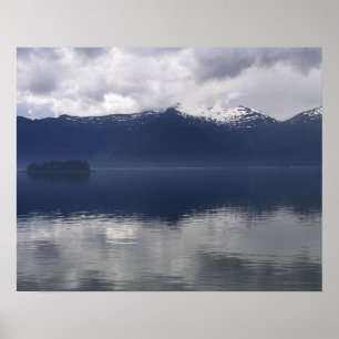 Nevelige Alaskische Zee in tinten blauw Poster