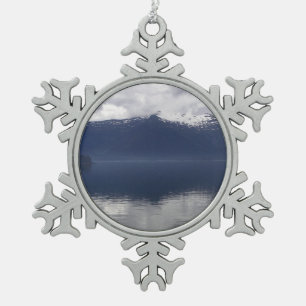 Nevelige Alaskische Zee in tinten blauw Tin Sneeuwvlok Ornament
