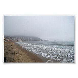 Nevelige ochtend op South Bay Beach, Scarborough Foto Afdruk