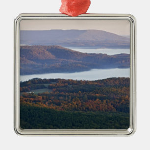 Nevelige valleien en herfstloof in Ozark Metalen Ornament