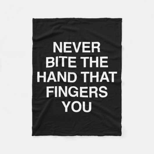 Never Bite The Hand That Fingers You Funny Sarcasm Fleece Deken (Voorkant)