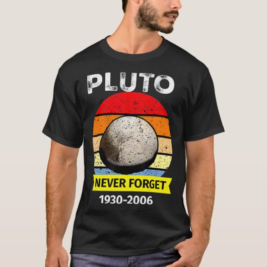 Never Forget Pluto Funny space Science Retro Astro T-shirt (Voorkant)